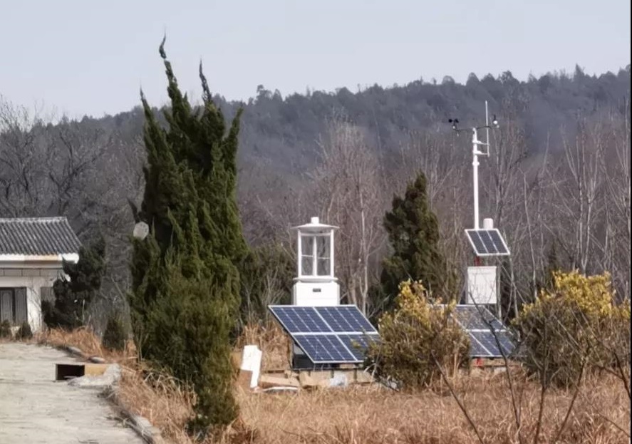 安徽埇橋區(qū)林業(yè)局從河南云飛科技引進(jìn)測報(bào)燈和氣象站